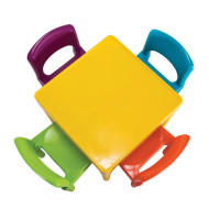 طاولة و أربعة كراسي ملونة طاولة و أربعة كراسي ملونة