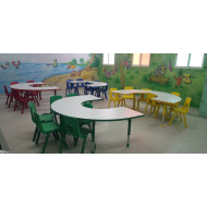 طاولات مصادر تعلم نصف دائرة  - متوسط وثانوي مقاس :80*120*54-76سم- السعر للطاولة 