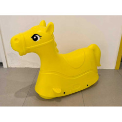 الحصان الهزاز الكبير لون اصفر