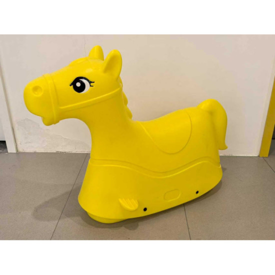 الحصان الهزاز الكبير لون اصفر