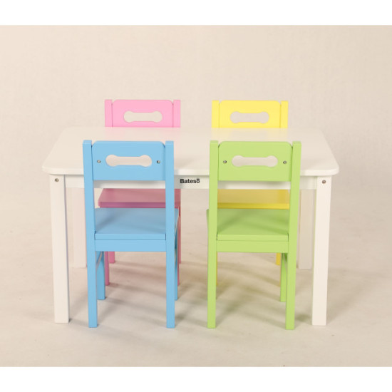 طاولة مستطيلة مع 4 كراسي ملونة