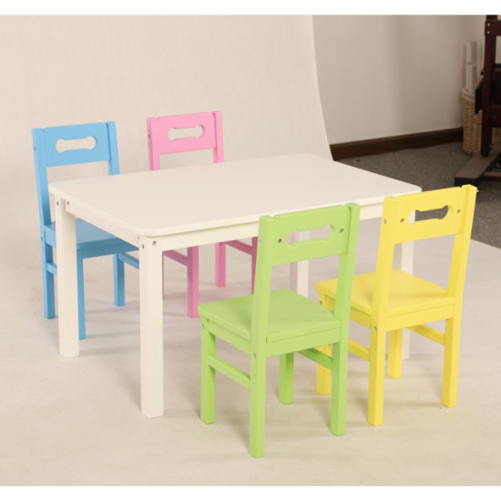 طاولة مستطيلة مع 4 كراسي ملونة
